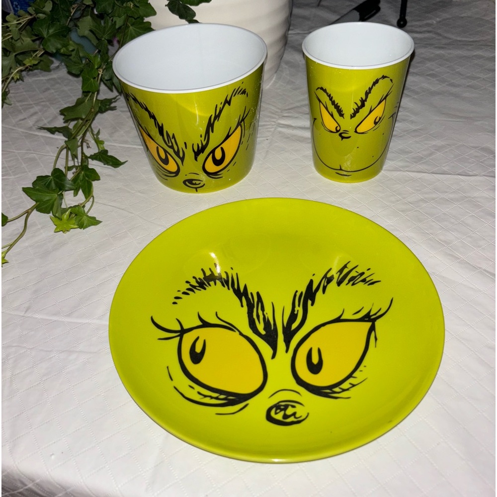 Grinch Tableware Set. - Picture 12 of 12
